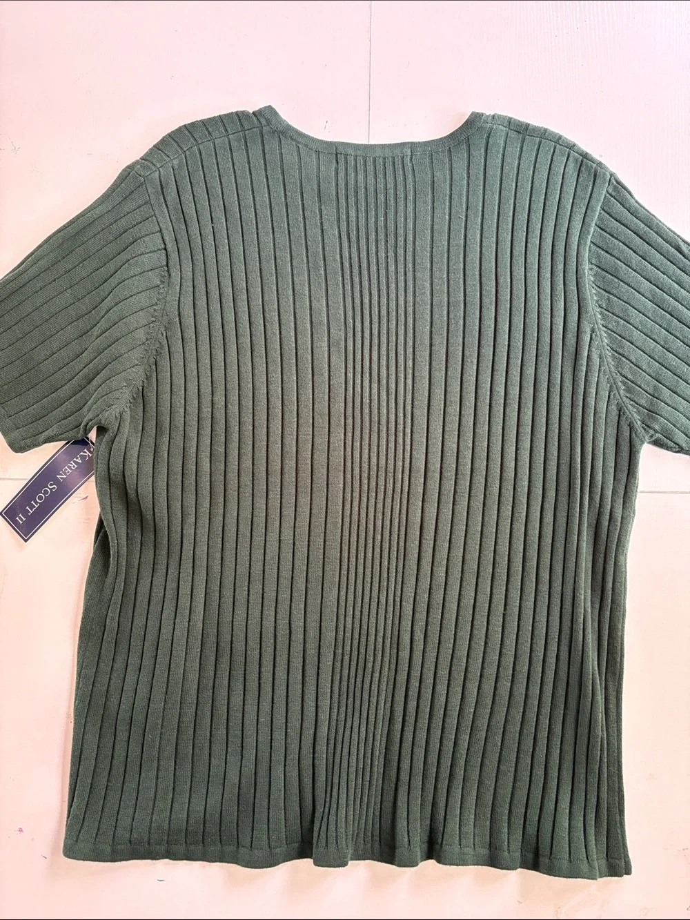 Karen Scott Vertical Rib Knit Short Sleeve Top in Forest Green